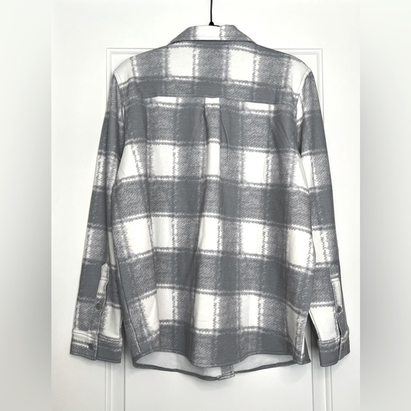 32Degree Heat Button Down Shirt - Picture 2 of 5